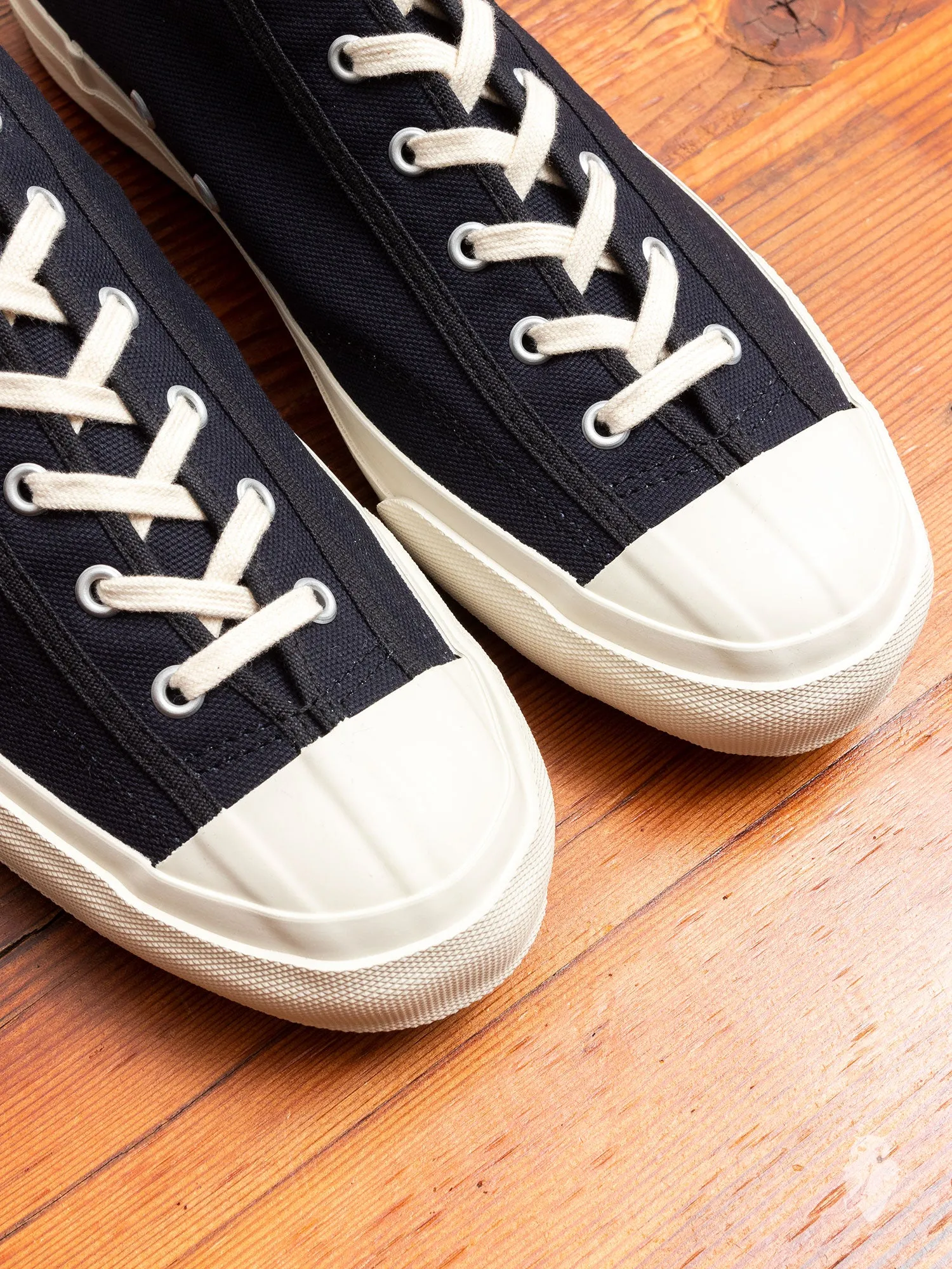 Gym Classic Sneaker in Navy