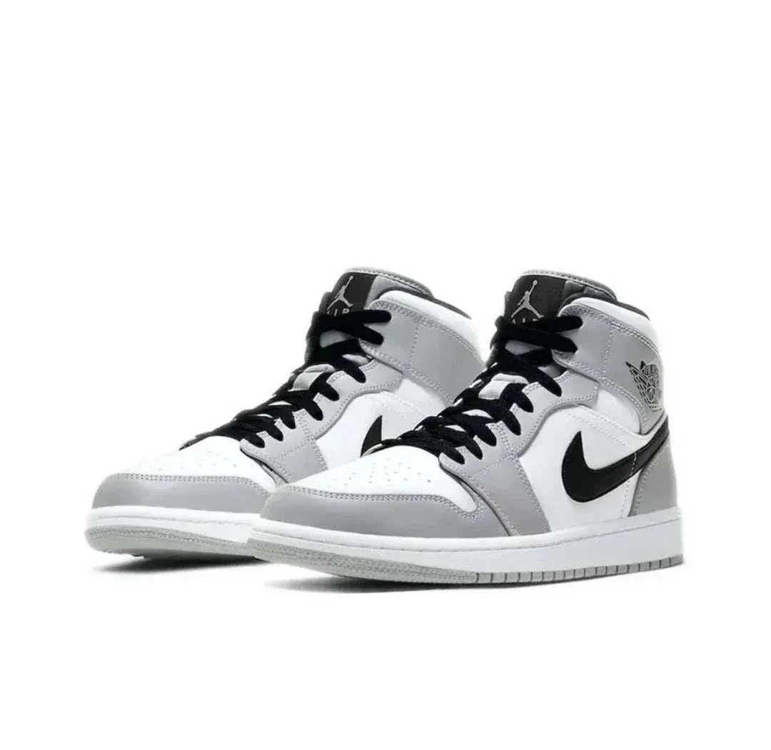 Stylish White Sneakers for Men Nike Air Jordan 1 Trainers Nike Air Jordan 1 Mens trainers Medium Cut Basketball Shoes White